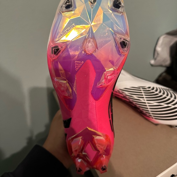 ADIDAS PREDATOR CLEATS WHITE AND PINK SIZE 8.5 - Picture 4 of 7